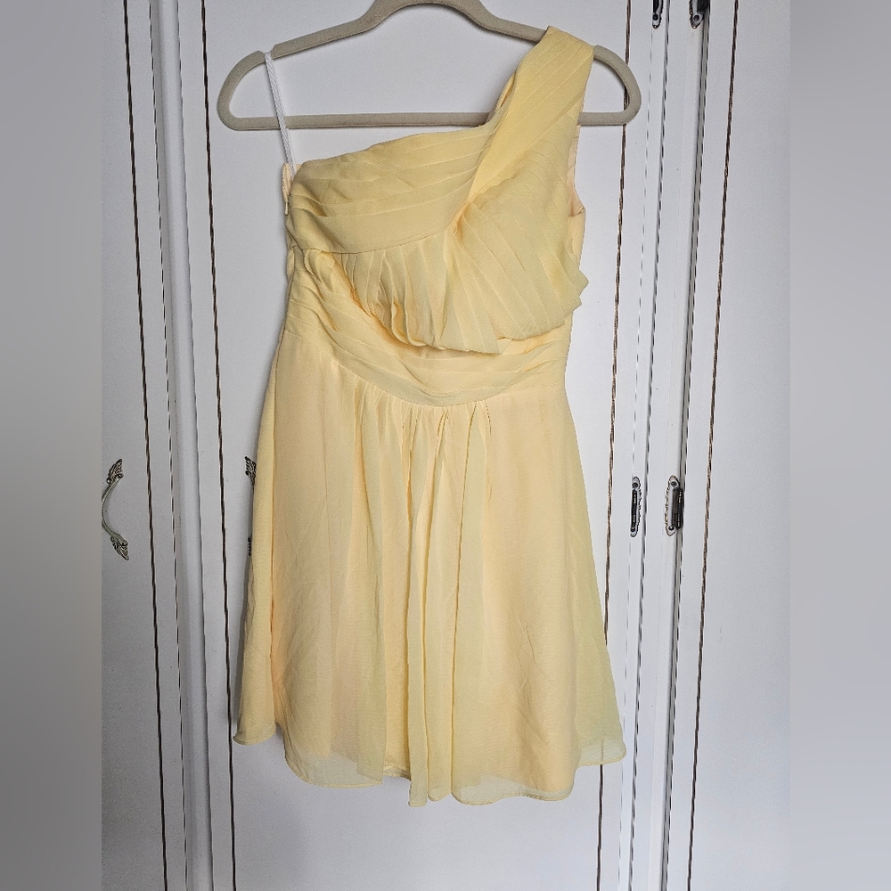 Chic One-Shoulder Yellow Dress